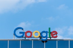 Google Logo auf Firmengebäude